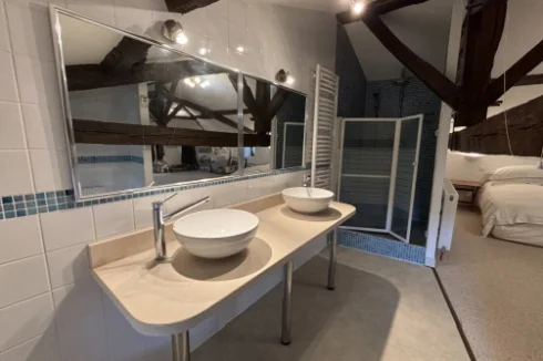 Main House 2nd Floor Ensuite