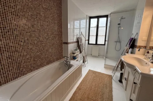 Main House Bathroom/WC