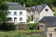 Ready to Move in in the Dordogne Valley: 3 Room B&B + 5 Gites + Pool + Large Barn in in a Highly Touristic Region