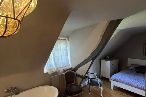 bathtube in guest room