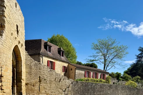 Exceptional Renovated Historic Property with Panoramic Dordogne Views – Domme