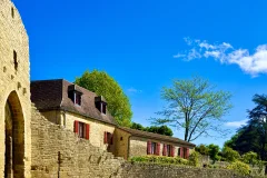 Exceptional Renovated Historic Property with Panoramic Dordogne Views – Domme