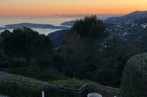 Exquisite Turnkey Villa with Panoramic Views – 12 Minutes from Monaco