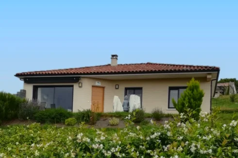 High-Performance Contemporary Home (Energy Rating a) – Fully Equipped & Furnished