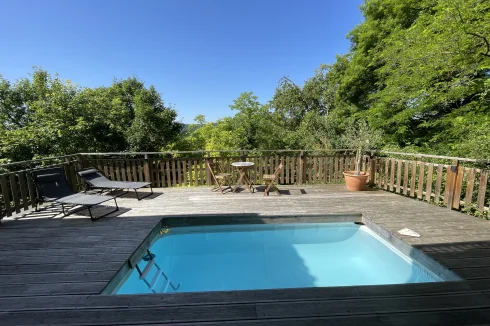 Spacious Property in la Roque-Gageac Featuring a Main Residence and Two Rental Units, Offering Breathtaking Panoramic Vi…