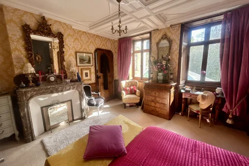 Ladies bedroom suite