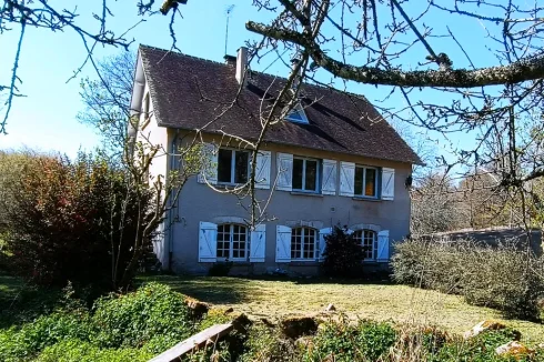 A Precious Property Situated on the Riverbank in a Preserved Green Natural Setting.