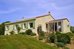 Beautifully Maintained 3 Bedroom House, South West Facing, Surrounded by Countryside.