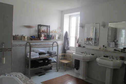 En suite bathroom fully equiped