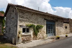 Charming Fully Renovated Barn Conversion Overlooking Open Country Side