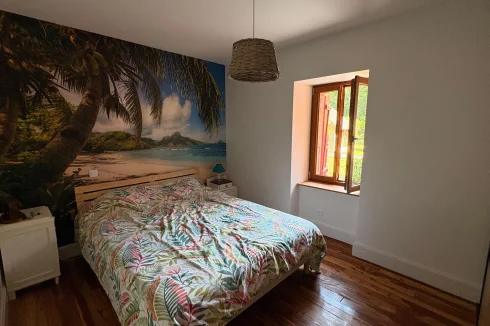 Main house bedroom 2