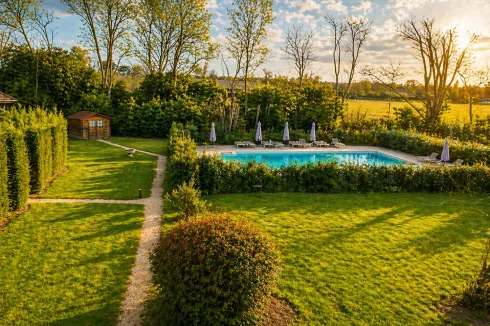 Pool/garden
