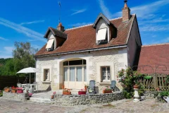 Charming Stone Cottage with Longère Guest House & Lake Views – Loire Valley (Near Loches, Chenonceau, Amboise, Zoo-Parc …