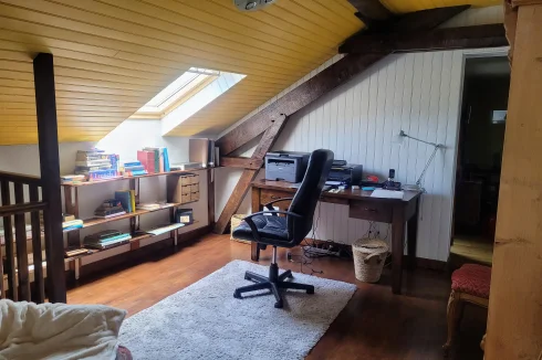 Mezzanine/bureau
