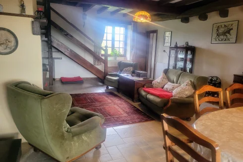 Salon/salle à manger depuis la cuisine