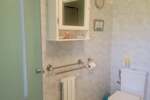 Salle de douche en bas