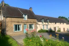 Farmhouse in Quiet Location . Wonderful Views, not Overlooked. 30 mins to Mont-Saint-Michel