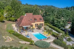 Elegant 4-Bedroom Property with Pool & Guest Apartment