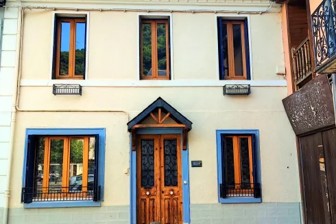 Apartment Building / Guesthouse
