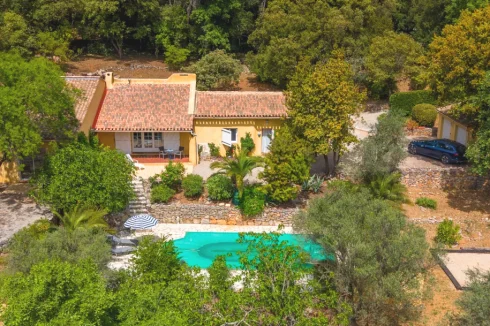Villa 4 Bedrooms with Swimming Pool in Provence