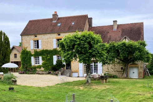 In Southern Burgundy, a Charming and Characterful House 7 Minutes from Charolles (Sub-Prefecture) 45 Minutes from Macon …