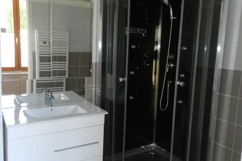Bathroom 2 annex