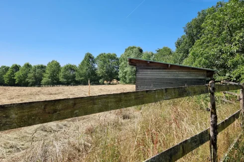 Meadow and field shelter