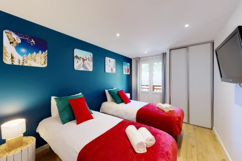 Room with a shared balcony with the other room