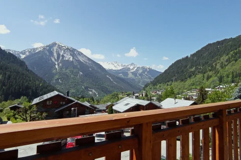 Elegant Renovated 3-Bedroom Apartment with Double Balcony and Garage + Mountain View
