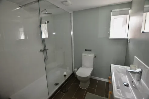 Large Gite bathroom